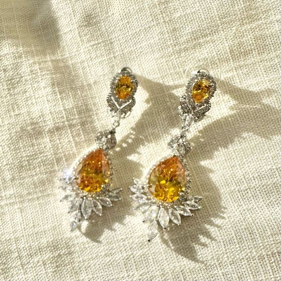 Super sparkly Cubic zirconia double pear cut earrings - Picture 1 of 5